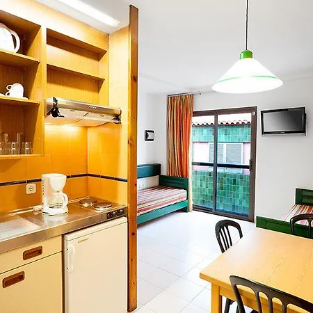 Rosanna Apartment